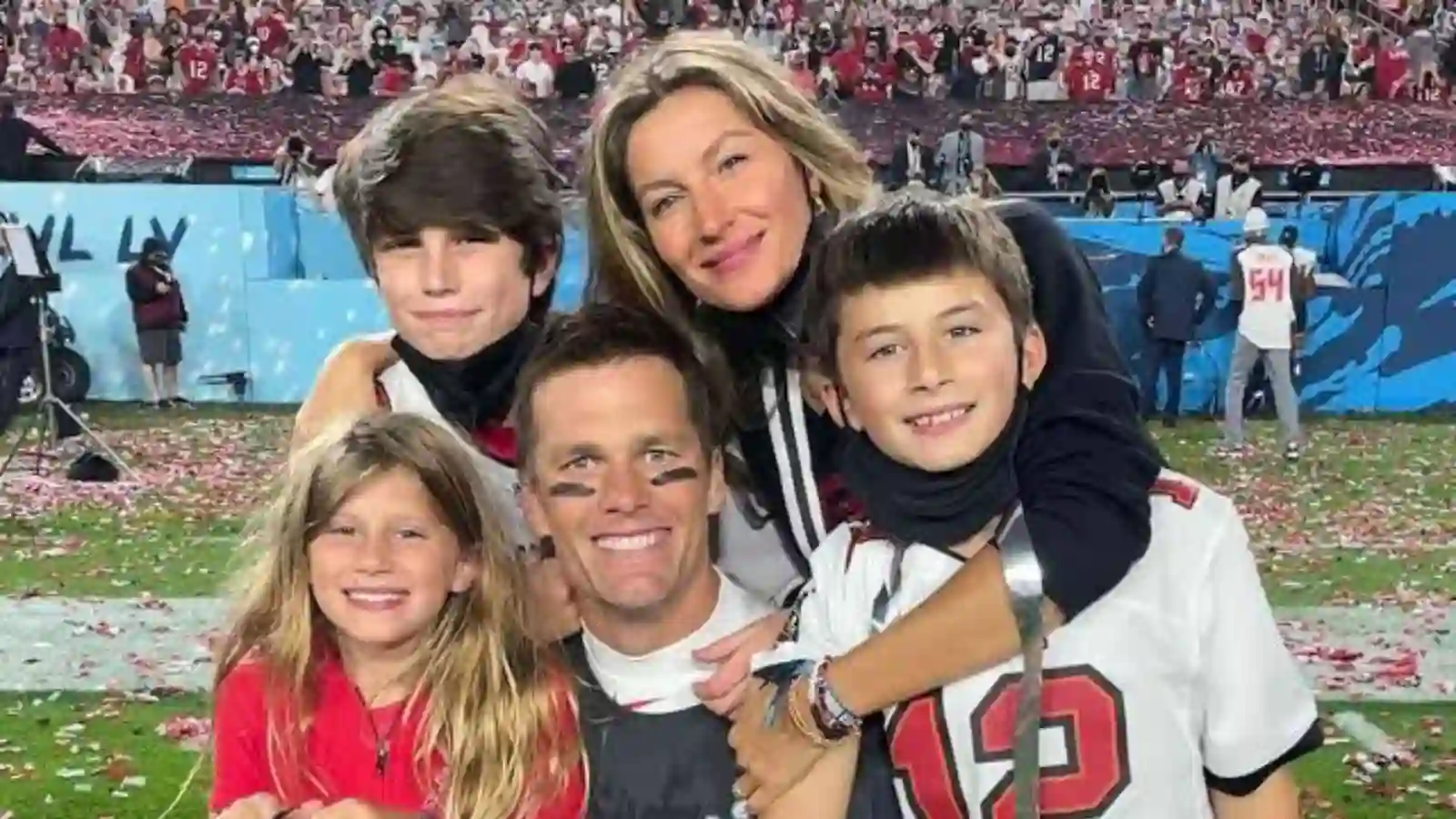 Gisele and Brady with their children