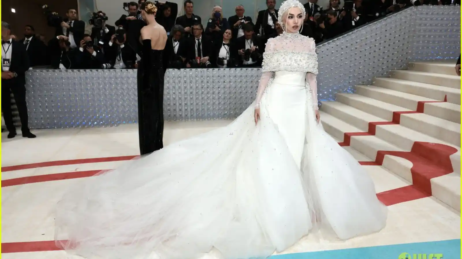 With the Christian Siriano dress, Ava Max made her Met Gala debut