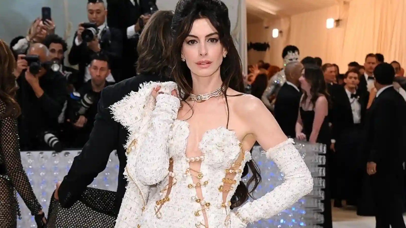 Anne Hathaway beauty is breathtaking at the Met Gala